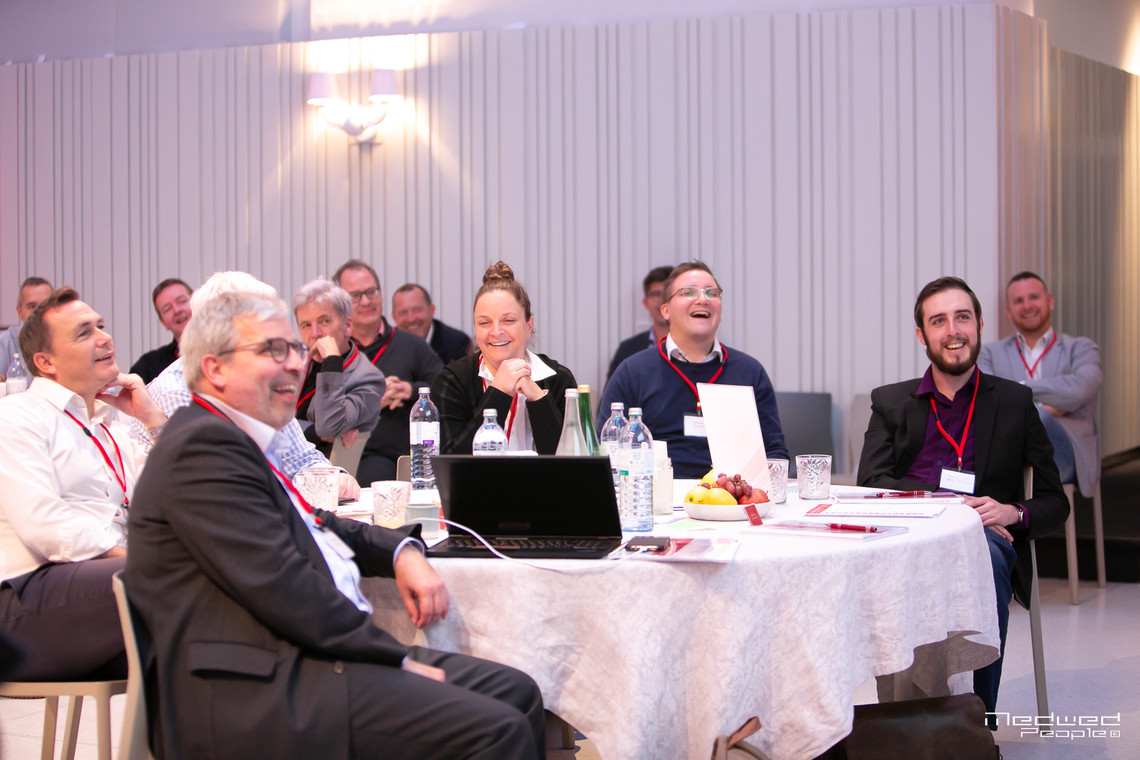 csm__d7b7299_web_1920px_72dpi_medwed-people_350932cebf.jpg